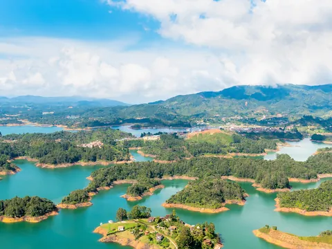 Embalse Penol Guatape Colombia