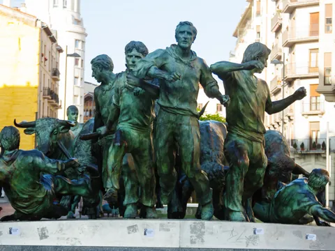 Monumento al Encierro en Pamplona