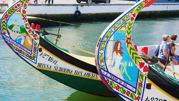 paseo en barco Tradicional Canales Moliceiro Aveiro