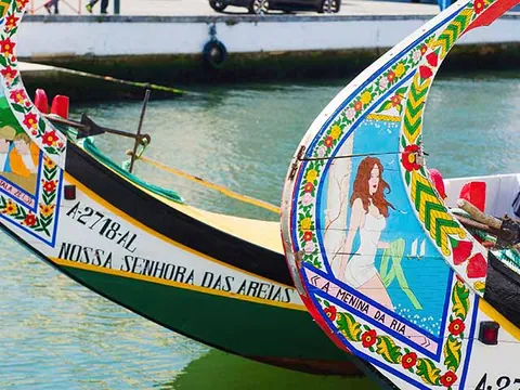 paseo en barco Tradicional Canales Moliceiro Aveiro