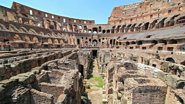 Vista interior del Coliseo Romano, Roma, Italia