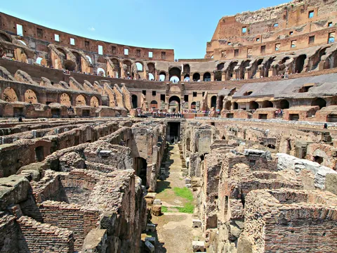 Vista interior del Coliseo Romano, Roma, Italia