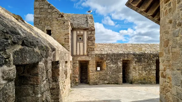 Calles y arquitectura que recorrerás durante el paseo por este rincón francés.