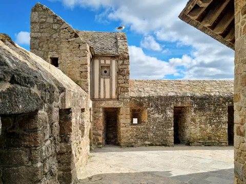 Calles y arquitectura que recorrerás durante el paseo por este rincón francés.