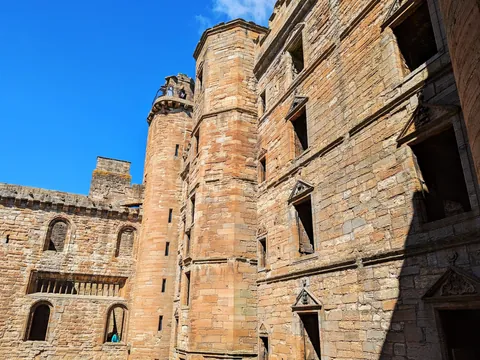 fachada y torres del palacio de linlithgow