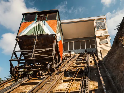 Ascensor Reina Victoria, uno de los elevadores que, junto al Ascensor de El Peral, acercan a los locales y visitantes a los puntos más altos de la ciudad.