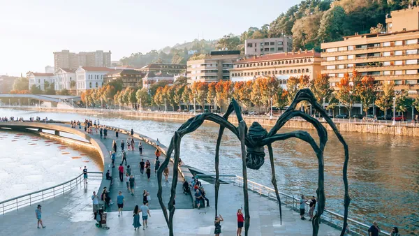 Free tours en Bilbao para descubrir las dos ciudades que conviven en la misma orilla
