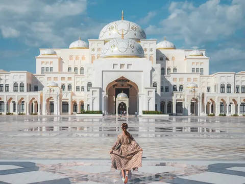 excursión Abu Dabi desde Dubai visita guiada en Esapañol Palacio Presidencial Qsar al Watan Emiratos Arabes