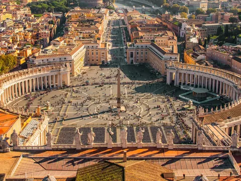 Vista aérea de la Plaza de San Pedro en la Ciudad del Vaticano