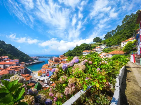 Vista aérea de Cudillero en la excursión de buendía, Asturias