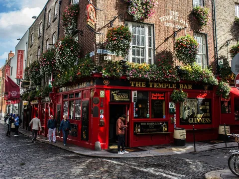 Fachada del famoso pub The Temple Bar en Dublín, Irlanda.