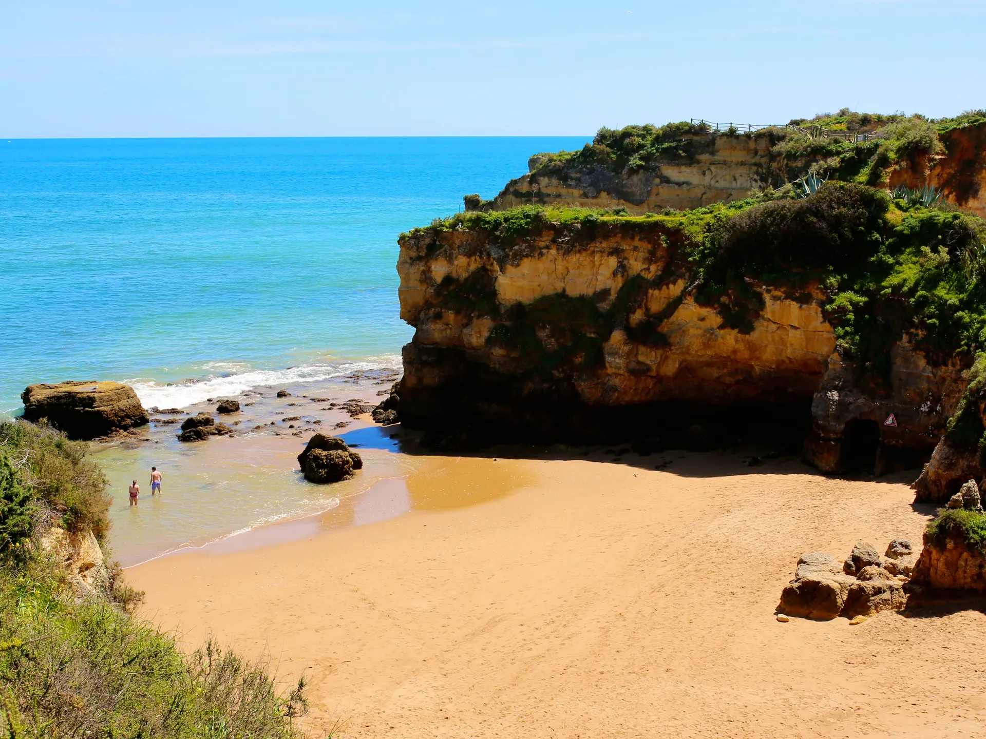 Praia dos Estudantes - Playas del Algarve - Qué ver en el Algarve - Guía de viaje Algarve - Buendía Tours