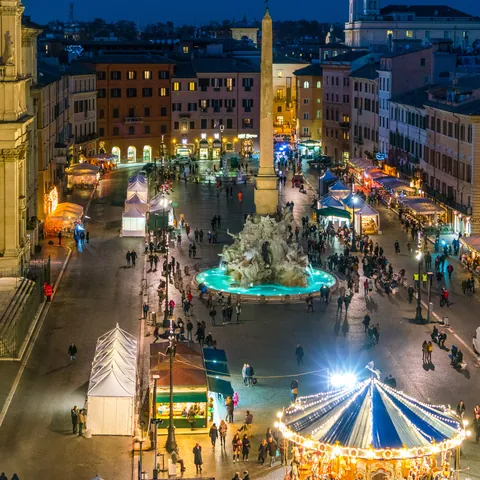 Vista aérea de unos mercados en la Plaza Navona en Roma - Navidades en Roma - Blog - Buendía Tours