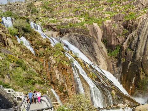 Cascada Ezaro excursión Finisterre Costa Morte desde Santiago Transporte visita guiada Galicia
