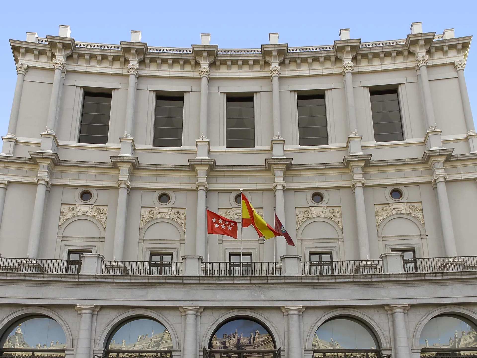 Fachada principal Teatro Real de Madrid - Qué ver en Madrid- Guía de viaje Madrid - Buendía tours