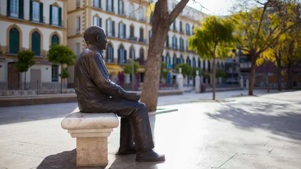Estatua Picasso Málaga tour Málaga Picasso Museo Picasso Casa Natal
