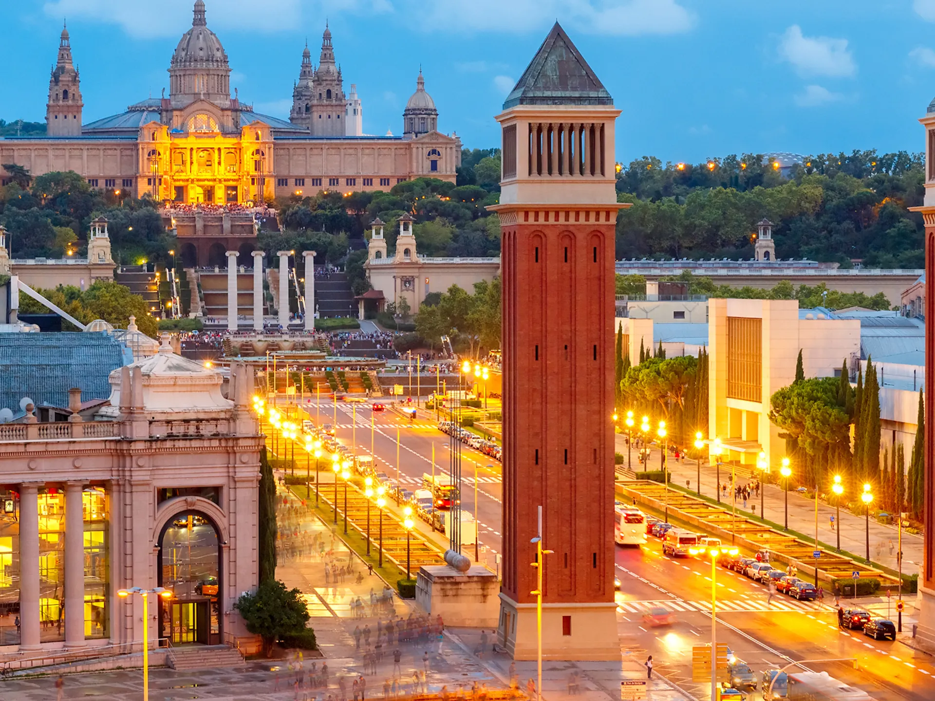 Torres de la Plaza de España de Barcelona - Plaza de España de Barcelona - Qué ver en Barcelona - Guía de Viajes Barcelona - Buendía Tours