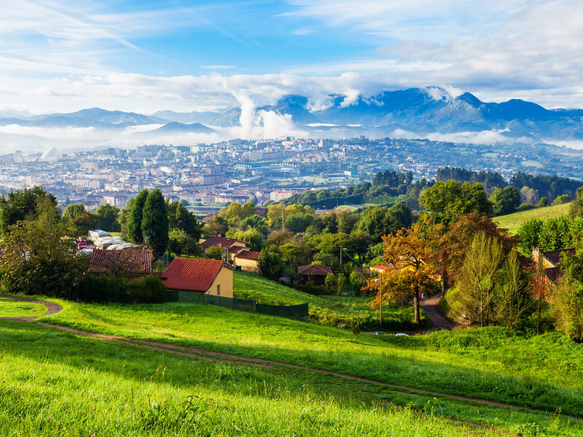 Vistas de Oviedo desde el Monte Naranco - Monte Naranco - Qué ver en Oviedo - Guía de Viajes Oviedo - Buendía Tours