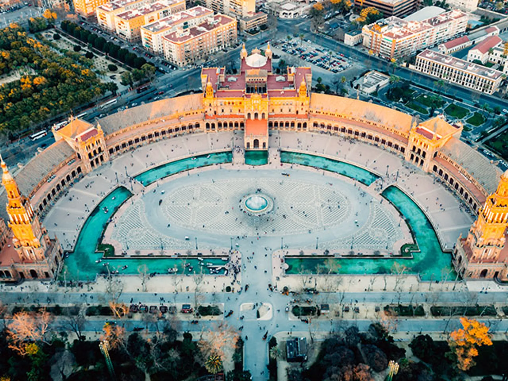 Vista aerea de la Plaza de España en Sevilla - Qué ver en Sevilla - Guía de viaje Sevilla - Buendía Tours