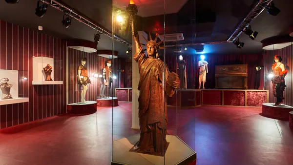 Figura de la estatua de la libertad del museo del chocolate.