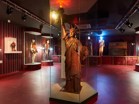 Figura de la estatua de la libertad del museo del chocolate.