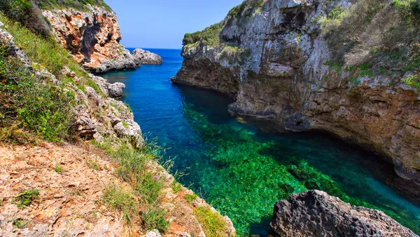 Acantilados de Cala Rafalet en Menorca