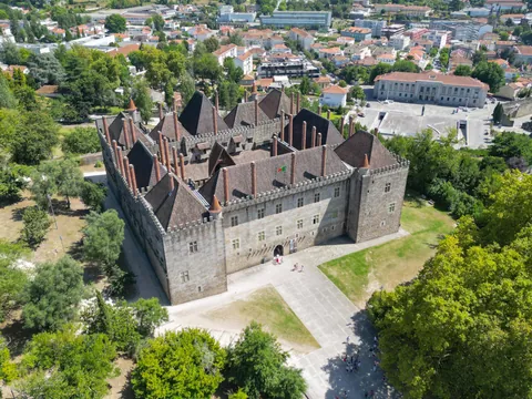 Vista aérea del entorno del Palacio más importante de Guimaraes.