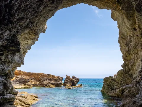 Ruta en kayak por las cuevas de Es Canutells