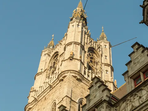 Vista del Campanario de Gante desde el suelo - HOME Gante - Guía de Viajes Gante - Buendía