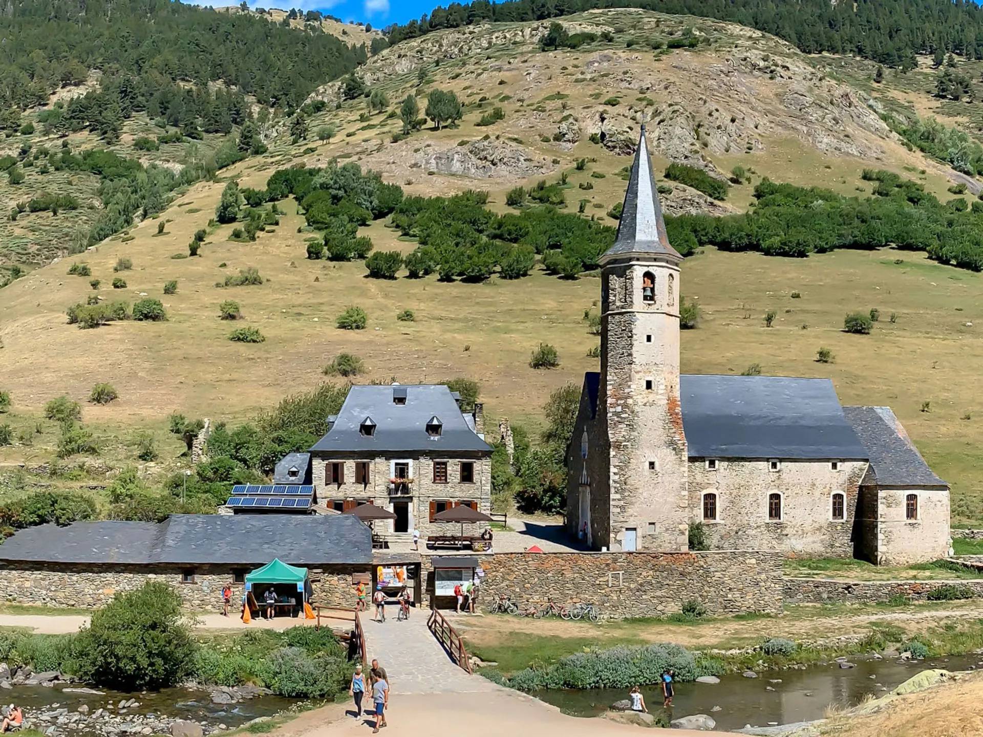 El santuario de Nuestra Senyora de Montgarri - Qué ver en Baqueira Beret - Guía de viajes - Montgarri - Buendía