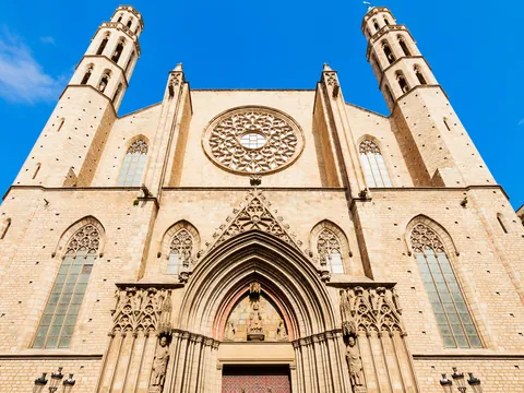 Fachada de Santa María del Mar en el Barrio de la Ribera de Barcelona