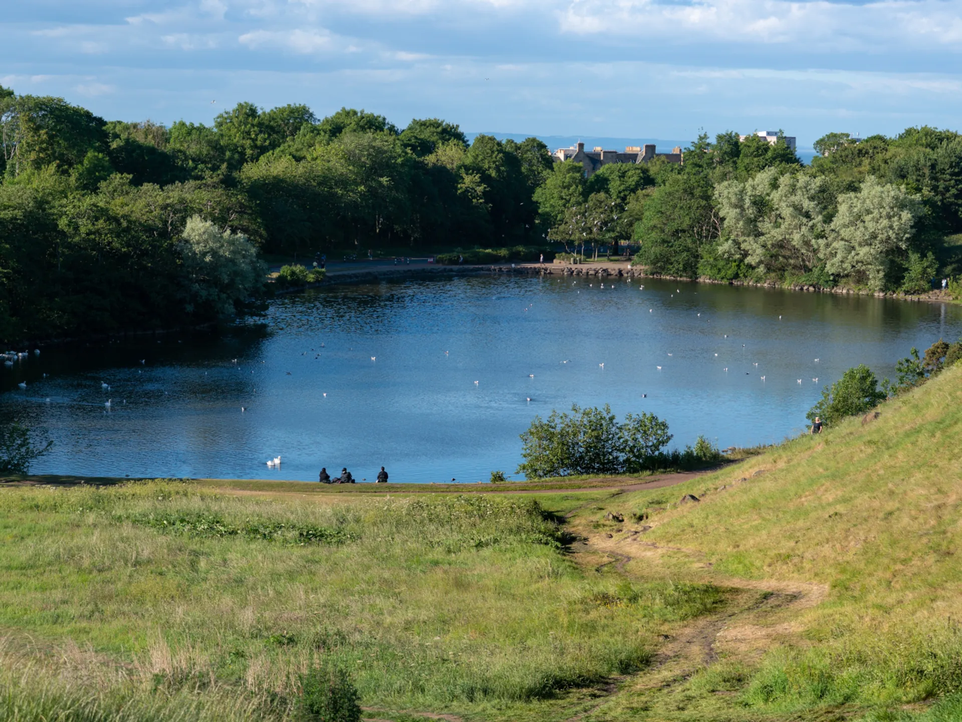 Dunsapie Loch - Arthur's Seat - Qué ver en Edimburgo - Guía de Viajes Edimburgo - Buendía Tours