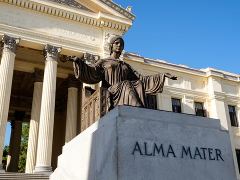 La imponente Universidad de la Habana, Cuba