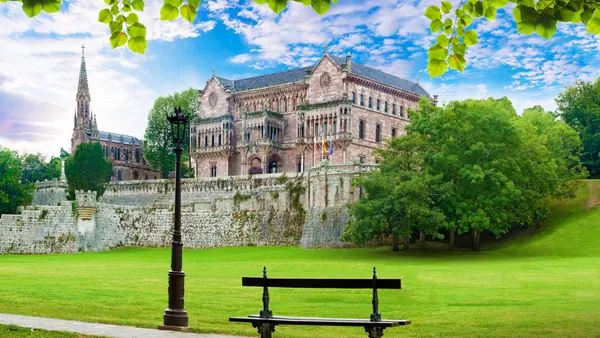 Palacio de Sobrellano y la Capilla-Panteón en Comillas, Cantabria.