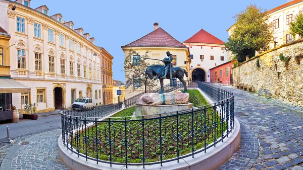 Puerta de Piedra y estatua de Ban Josip Jelacic, Zagreb, Croacia