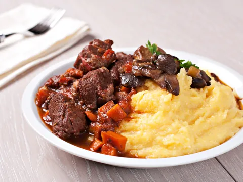 Pastissada de Caval  - Qué comer en Verona - Comer en Verona - Guía de viaje Verona - Buendía Tours