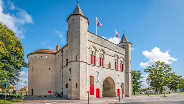 Antigua Puerta Ciudad Brujas free tour