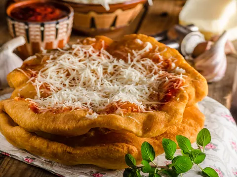 Langós - Comer en Budapest - Guía de viaje Budapest - Buendía Tours