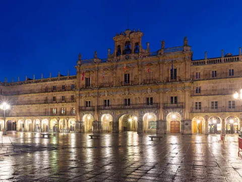 free tour Salamanca nocturno leyendas visita guiada Plaza Mayor Castilla León
