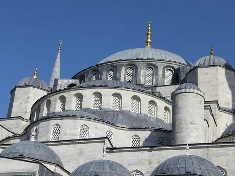 Detalle de las cúpulas de la Mezquita Azul en Estambul, Turquía