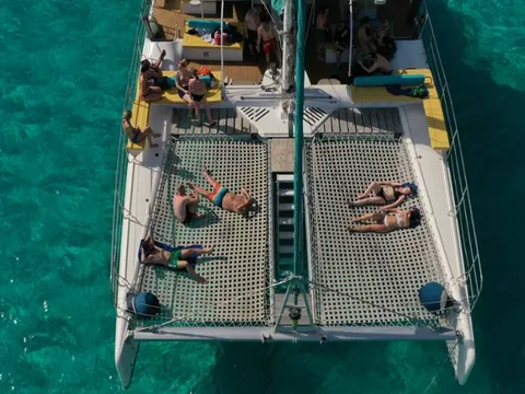 excursión catamarán Illetas Palma Mallorca paseo en barco islas Baleares
