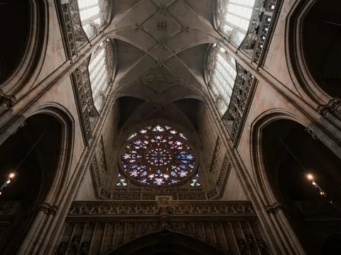 Interior gótico de la catedral del Castillo de Praga, República Checa