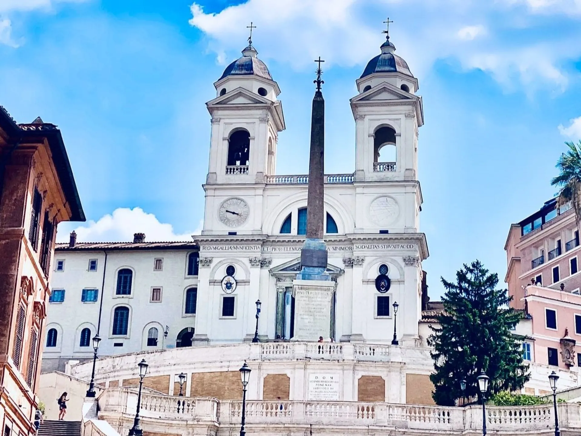 Obelisco e iglesia de la Trinità dei Monti - Plaza España de Roma - Guía de Viajes Roma - Buendía Tours