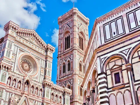 Cada detalle del complejo Duomo es una maravilla, podríamos hacer un tour, solo desde ese punto de vista.