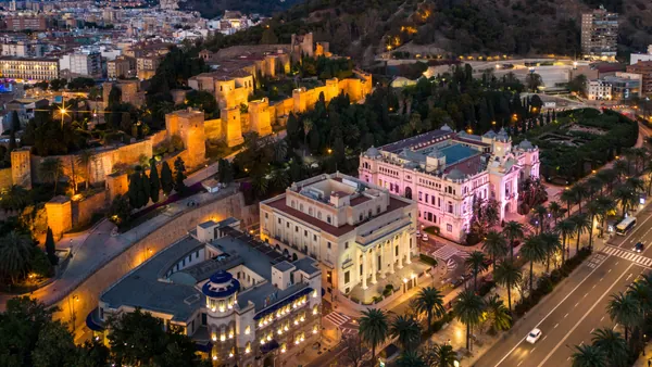 vista Area Málaga de noche free tour