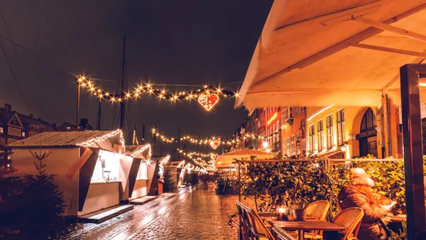 Mercadillo navideño en Nyhavn, Copenhague, Dinamarca