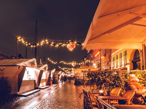 Mercadillo navideño en Nyhavn, Copenhague, Dinamarca