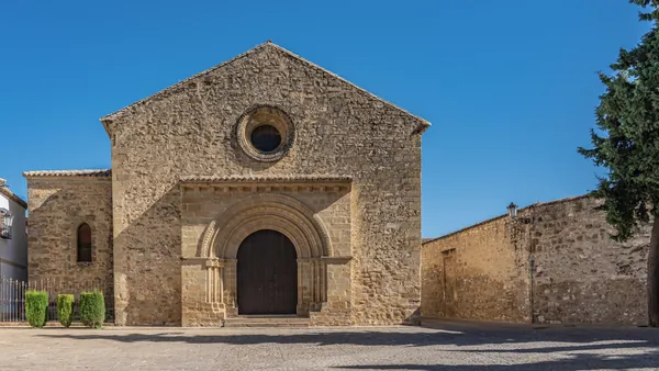 La iglesia de Santa Cruz, situada en el casco antiguo de Baeza.