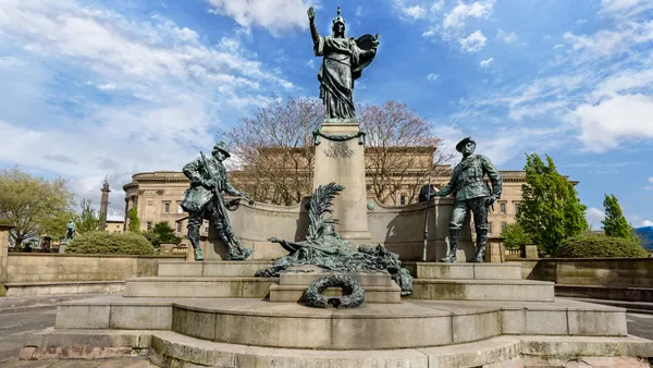 tour Pie Liverpool Monumental St Johns Gardens