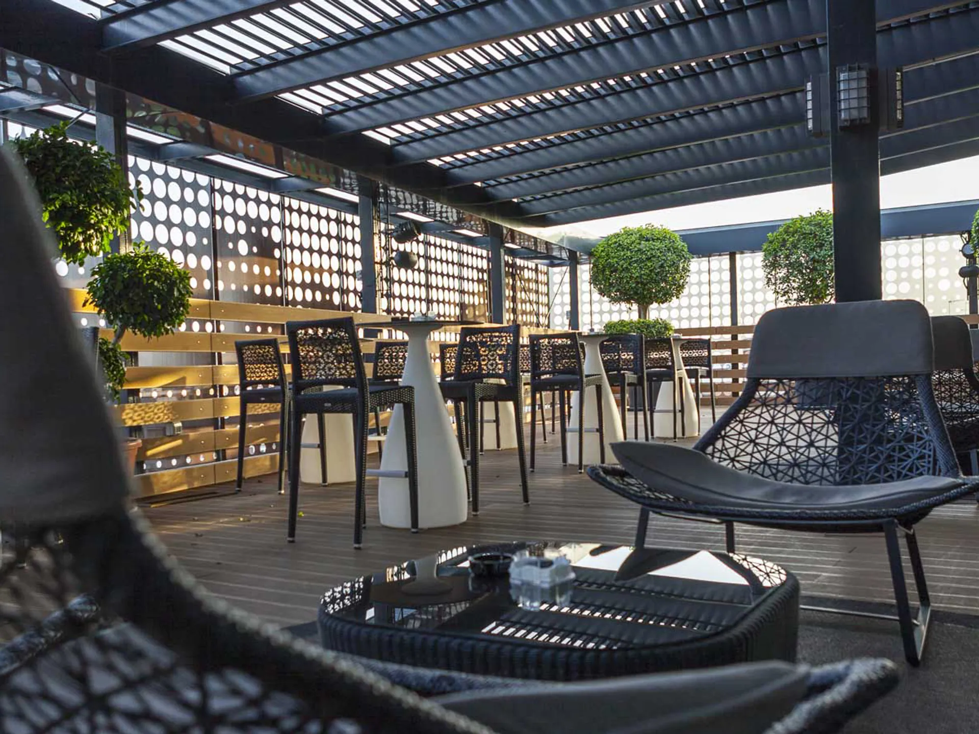 Mesas en la Terraza Palace del Hotel Eurostars en Córdoba  - Mejores terrazas de Córdoba - Blog - Buendía Tours